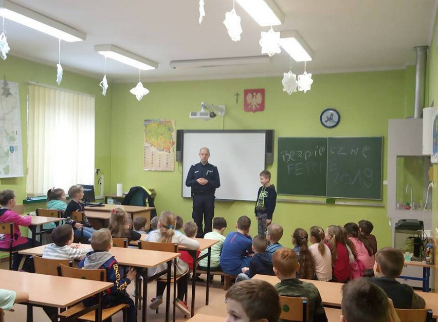 Dariusz Meller, dyrektor Szkoły Podstawowej w Warszewicach,...