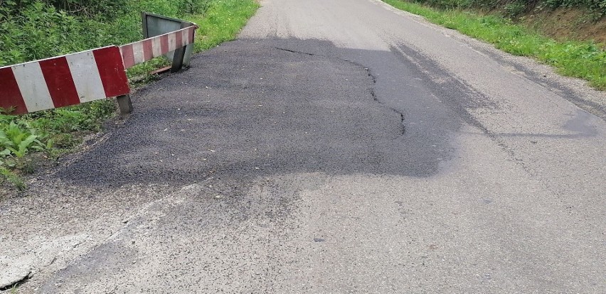 Powódź zniszczyła drogi w powiecie przemyskim. Trwa weryfikowanie strat [ZDJĘCIA]