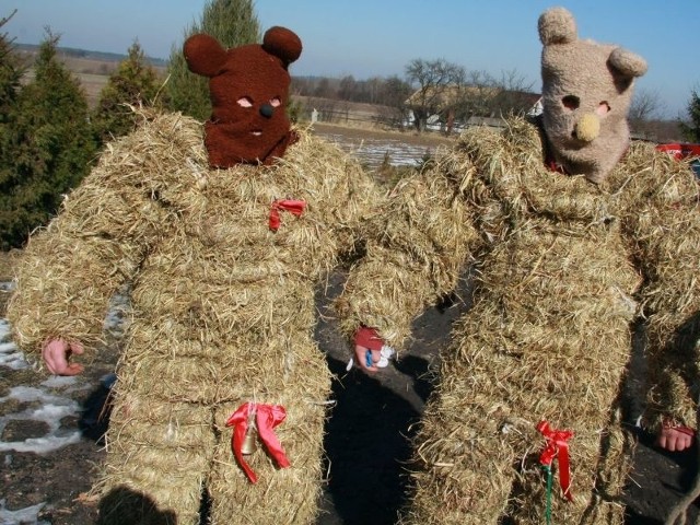 We wtorek Berami byli Michał Kaczmarek i Szymon Rembarz. Ich stroje były ze słomy, ale ważyły po 30 kg.