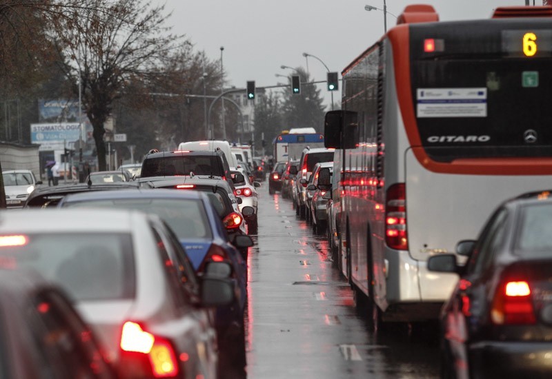 Ponieważ Hiszpanie nie są firmą budowlaną, do robót...