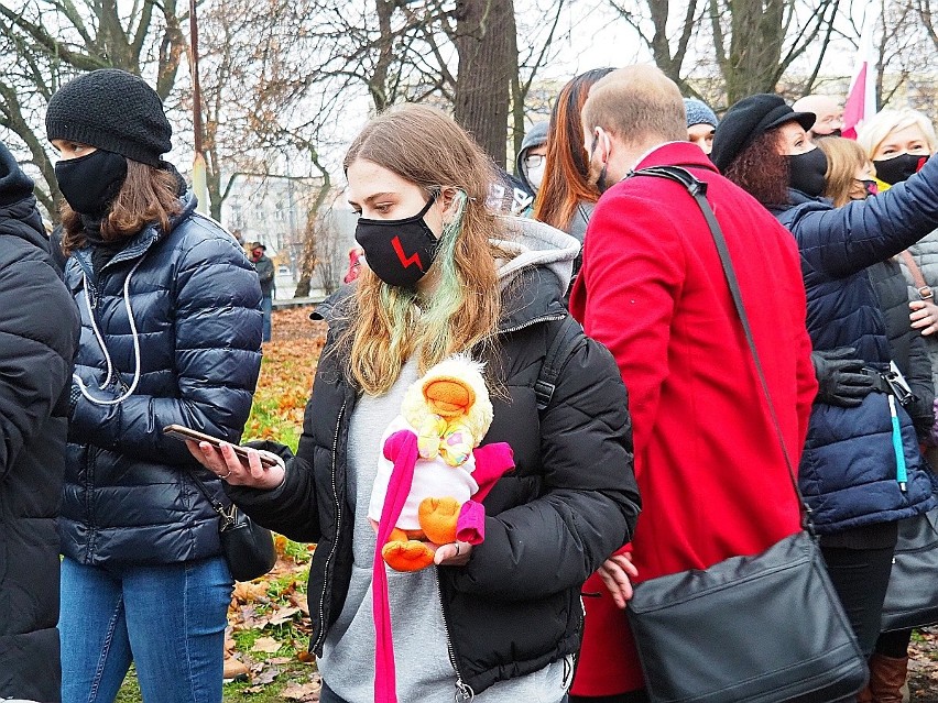 Strajk Kobiet. Tysiąc osób przeszło ulicami Łodzi w spontanicznej manifestacji