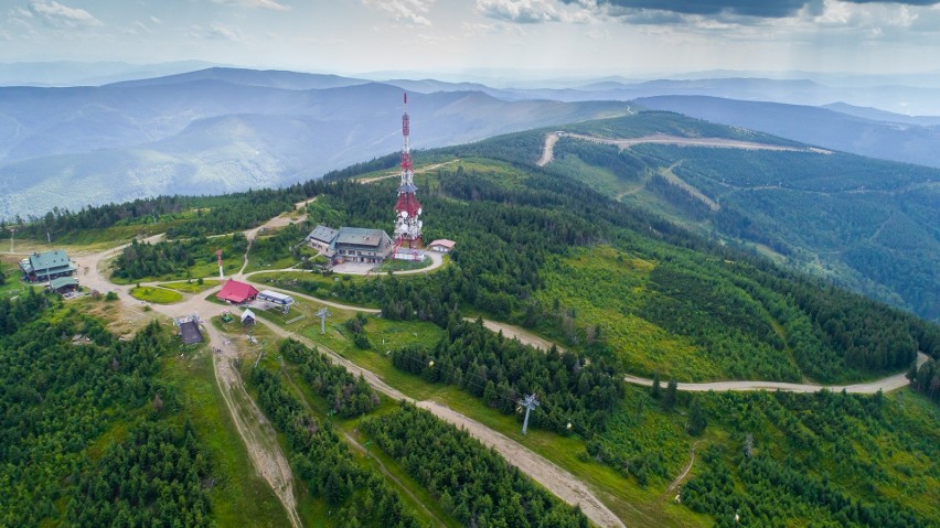 Szczyrk: Kolejka na Skrzyczne w Beskidzie Śląskim w weekend rozpoczyna sezon letni