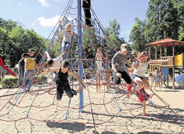 Znów pojawił się wniosek, by w Parku Planty urządzić jeszcze jeden plac zabaw. Trudno się dziwić temu pomysłowi. Na działającym w parku placu często brakuje miejsc.