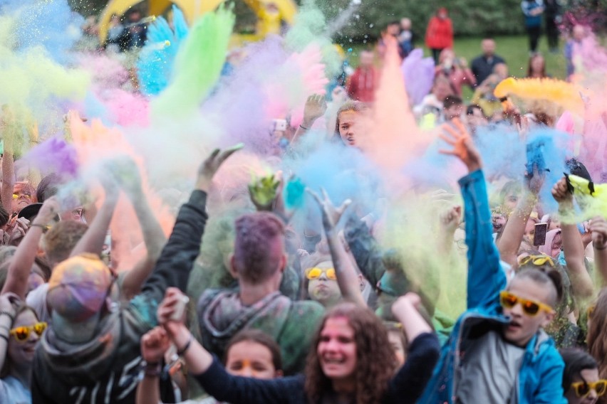 Festiwal Kolorów w Poznaniu 2017: Barwna bitwa w parku...