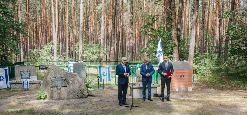 W lesie łopuchowskim odbyła się 81. rocznica zagłady tykocińskich Żydów. Z rąk hitlerowskich zbrodniarzy zginęło 2 tysiące osób