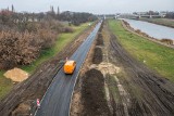 Trwa budowa kolejnego odcinka Wartostrady - powstaje alejka pomiędzy mostem Królowej Jadwigi a parkiem w Starym Korycie Warty [ZDJĘCIA]