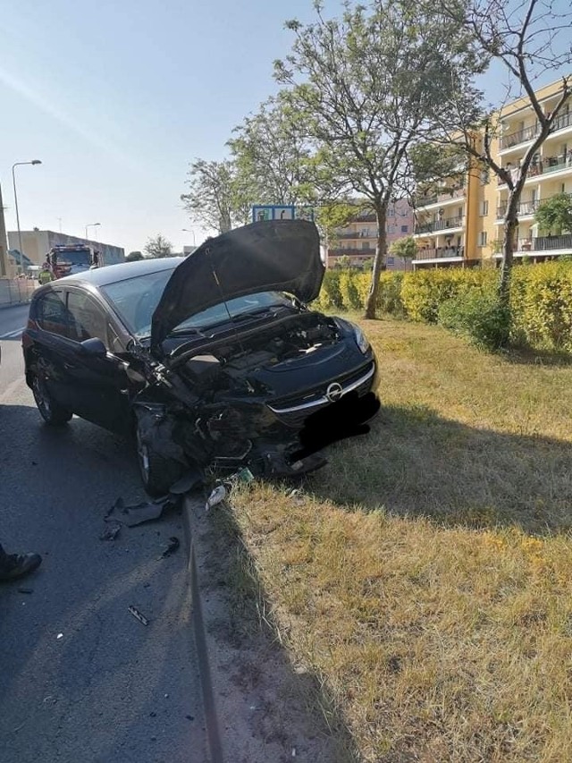 Przy ul. Fabrycznej w Bobolicach zderzyły się dwa samochody osobowe.