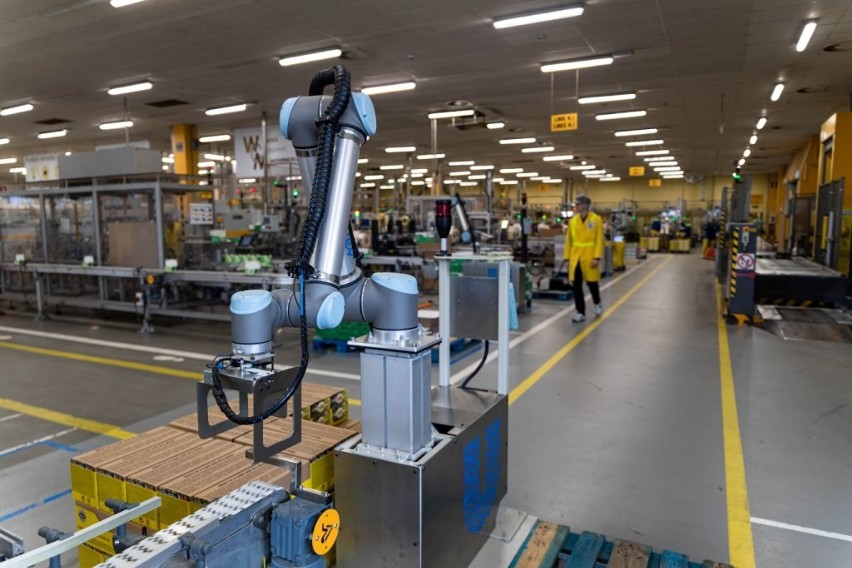 W katowickiej fabryce Unilever pojawiły się coboty, czyli roboty współpracujące. Zautomatyzowały linie produkcyjne