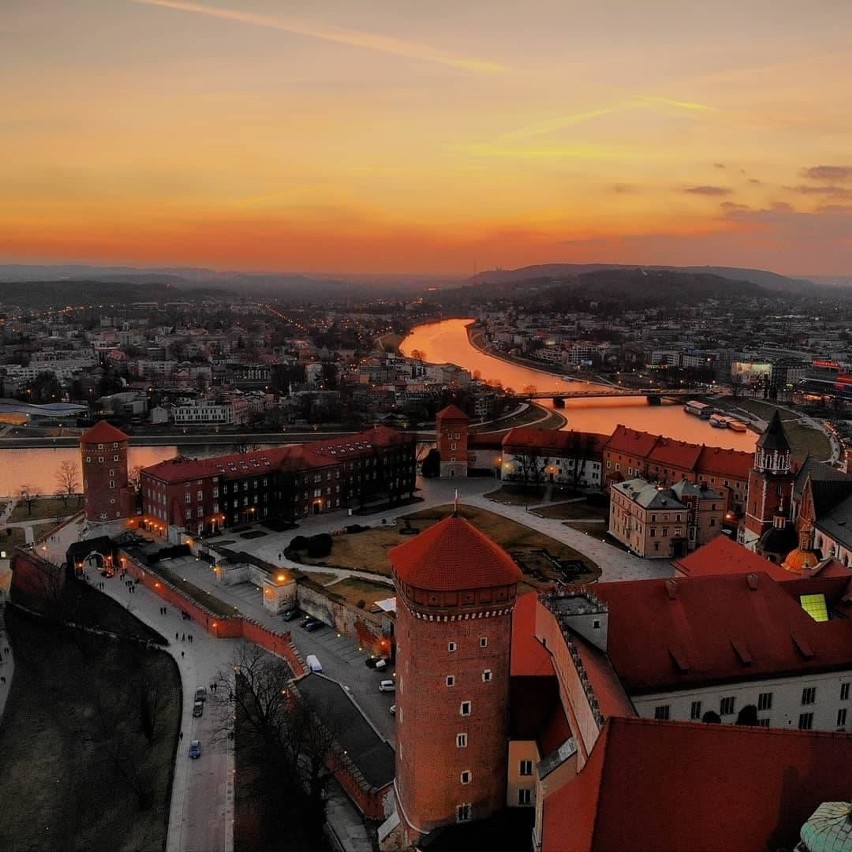 Zachód słońca z widokiem na Wisłę w Krakowie