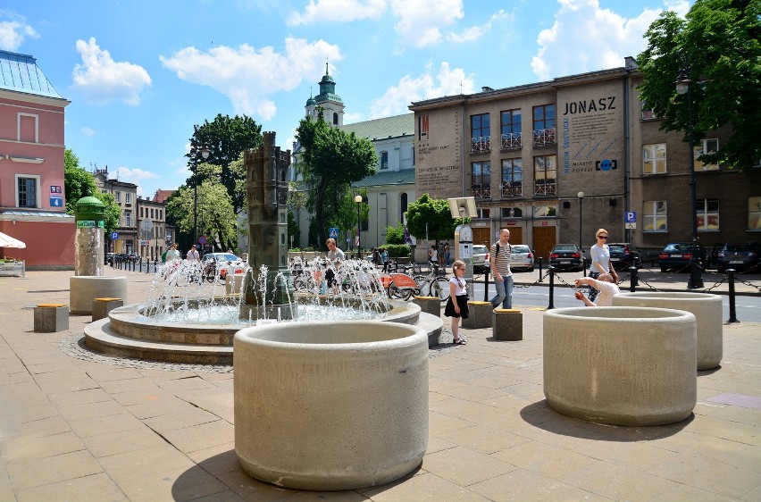 Plac Wolności. Pięć donice, w których pojawią się nowe...