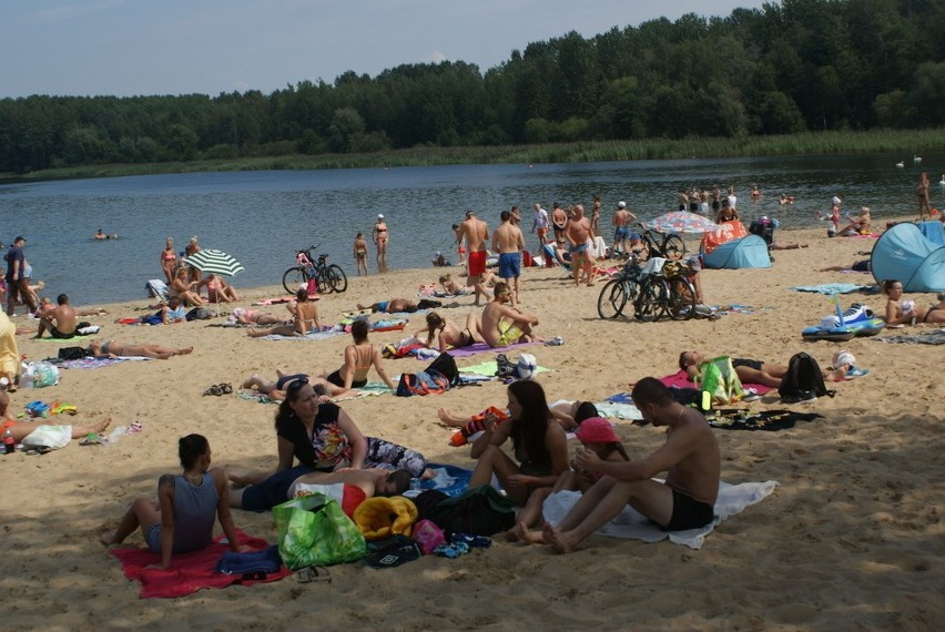 W sobotę nie brakowało chętnych do plażowania nad Pogorią...