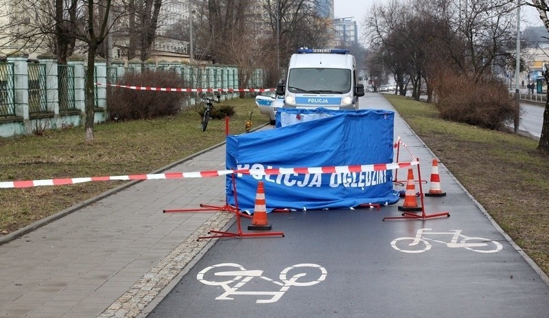 Tragedia! Mężczyzna jechał rowerem, upadł i zmarł! [zdjęcia]