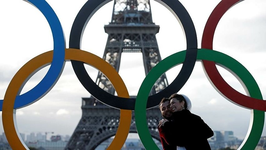 Wieża Eiffla zostanie przed igrzyskami udekorowana ogromnymi kołami olimpijskimi