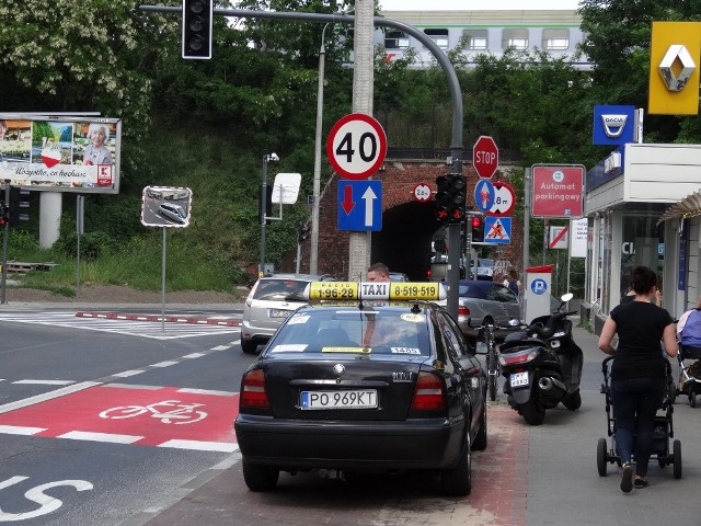 Według kierowców na Kościelnej i Nad Wierzbakiem jest za dużo znaków, które często mylą jadących