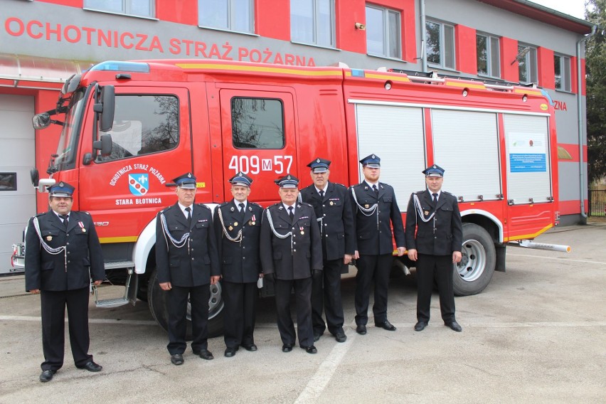 Druhowie ze Starej Błotnicy mają już nowy samochód...