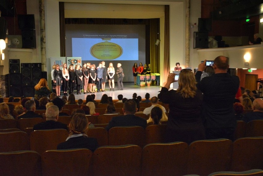 Wręczono nagrody laureatom w konkursach przedmiotowych w świętokrzyskich szkołach podstawowych [WIDEO, zdjęcia]