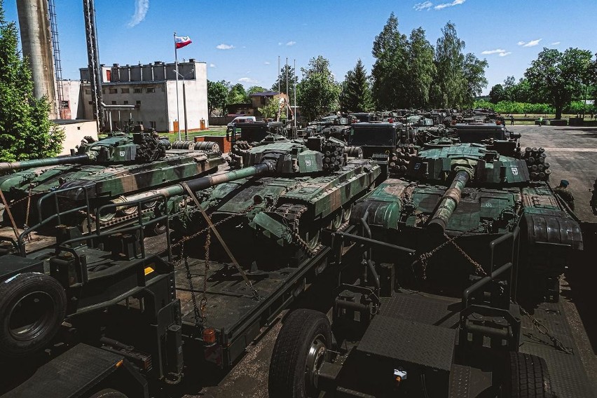 Logistycy z Opola transportują czołgi łotewskiej armii.