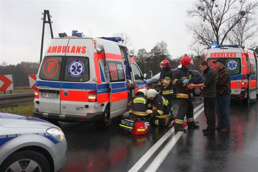 Mężczyzna stracił panowanie nad pojazdem, a naczepa...