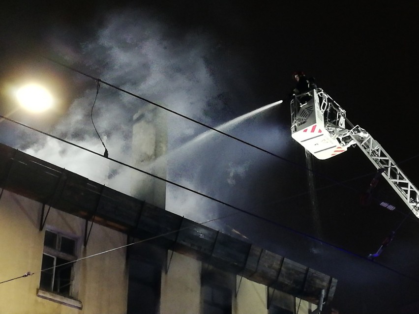 Pożar przy ulicy Hubskiej.  Palił się trzypiętrowy budynek