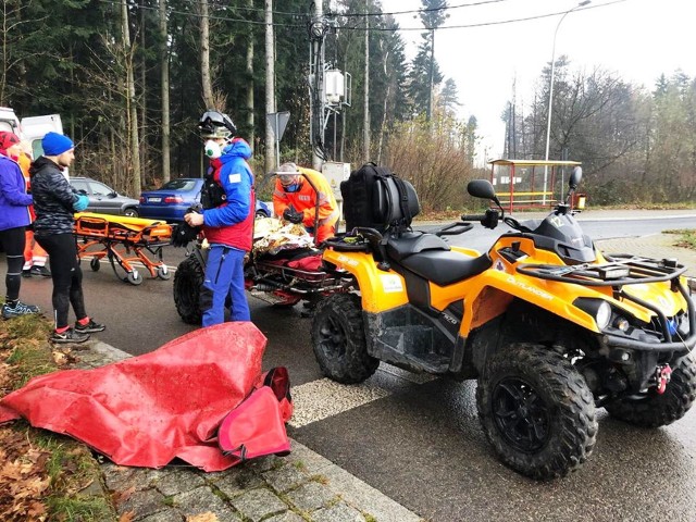 W ostatni weekend listopada ratownicy Grupy Beskidzkiej GOPR pomogli trzem osobom, które miały wypadek na górskim szlaku.Zobacz kolejne zdjęcia. Przesuwaj zdjęcia w prawo - naciśnij strzałkę lub przycisk NASTĘPNE