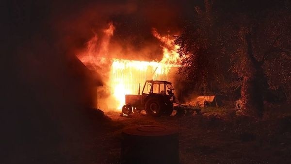 Zatrzymano 21-latka winnego podpaleń budynków gospodarczych w gminie Biskupice w powiecie wielickim. Piroman spowodował straty przekraczające 100 tys. zł