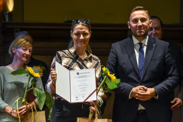 Gala wręczenia nagród 26. edycji Gdańsk Press Photo. Na zdjęciu Karolina Misztal i Piotr Borawski (wiceprezydent Gdańska).