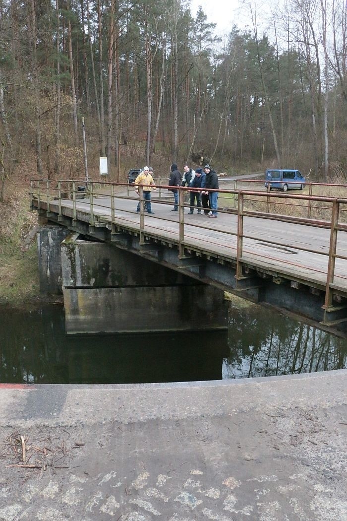 Most wybudowano na kanale Obry