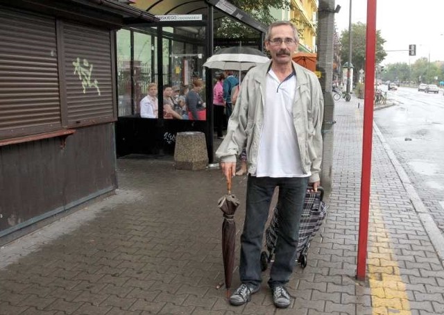 - Kiedyś widziałem, jak kontroler z pasażerem wysiedli z autobusu pod kościołem na Borkach i doszło do bijatyki. Z drugiej strony kontrolerzy czasem sami się proszą o kłopoty &#8211; są nieuprzejmi &#8211; mówi Tadeusz Ofiara, którego spotkaliśmy na przystanku w centrum Radomia.