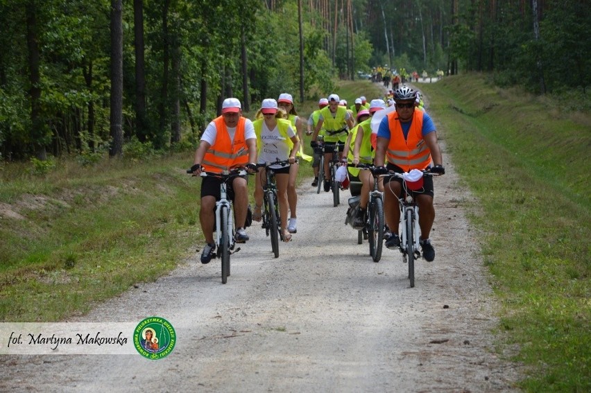 Rowerowa Pielgrzymka Diecezji Kieleckiej wyjechała już z Mnichowa [ZDJĘCIA Z TRASY]