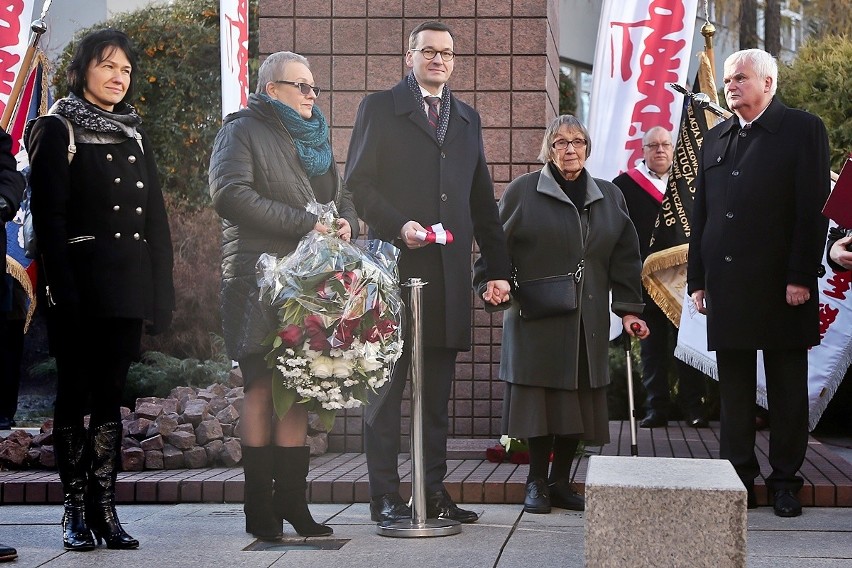 Uroczyste odsłonięcie tablicy Kornela Morawieckiego. Do Wrocławia przyjechał premier z rodziną (ZDJĘCIA)