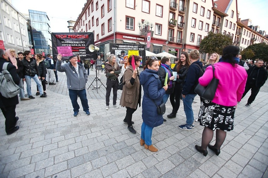 Pro life kontra LGBT we Wrocławiu. Gorąca pikieta [ZDJĘCIA]               