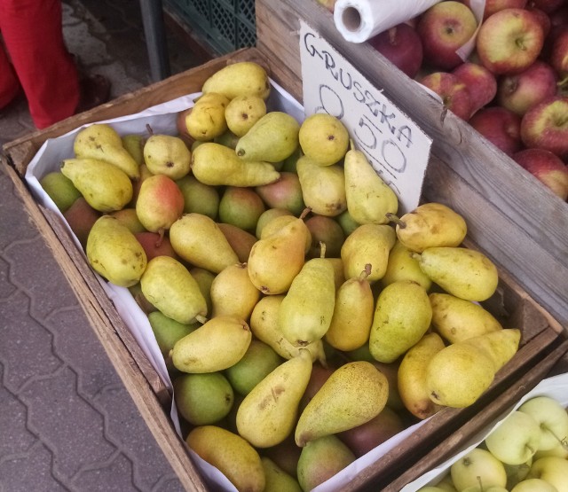 Gruszki na kujawsko-pomorskich targowiskach kosztują przeciętnie 5,38 zł/za kg. Dla porównania, dokładnie rok temu średnia cena wynosiła 5,92 zł (dane za KPODR)