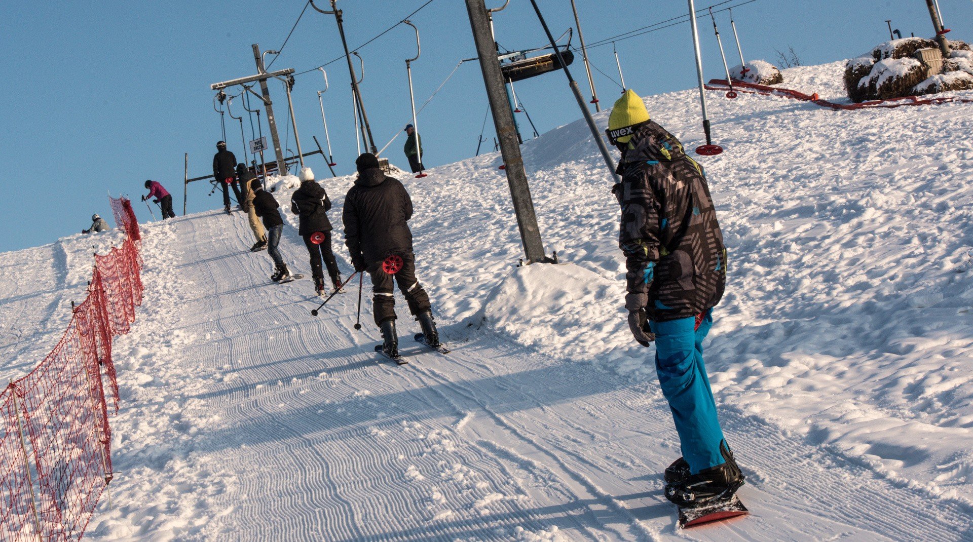 Narciarze kontra snowboardziści. Odwieczna wojna na stoku? | Express  Bydgoski