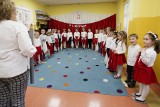 Patriotyczne pasowanie na starszaków w Przedszkolu Miejskim nr 4 w Słupsku
