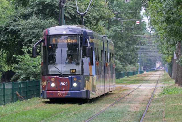 Dobiegł końca remont przejazdu przez torowisko na al. 3 Maja. W związku z tym od najbliższego poniedziałku, 14 listopada, zostanie przywrócone kursowanie tramwajów do Cichego Kącika.