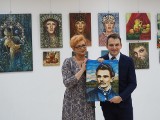 Katarzyna Sorn otworzyła wystawę w "Szklanym Domu" w Ciekotach i podarowała wyjątkowy portret Stefana Żeromskiego! [ZDJĘCIA]