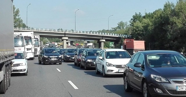 O godzinie 14.30 korek na A4 pod Kątami Wrocławskimi miał długość ponad 5 kilometrów