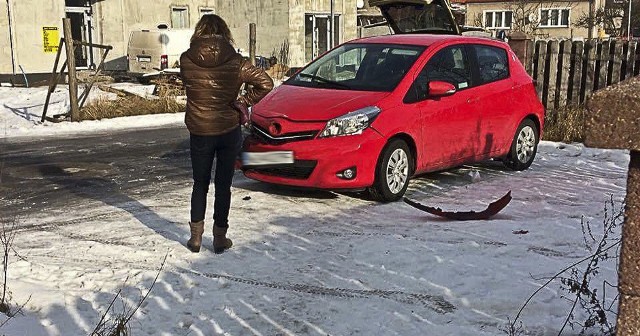 Toyota zderzyła się z busem na ul. Dzieci Wrzesińskich w Zielonej Górze.