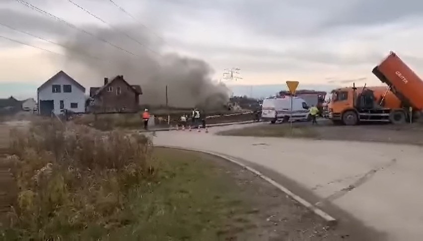 Mieszkańcy Zielonek usłyszeli wybuch. To awaria rury z gazem na terenie budowanej obwodnicy Krakowa