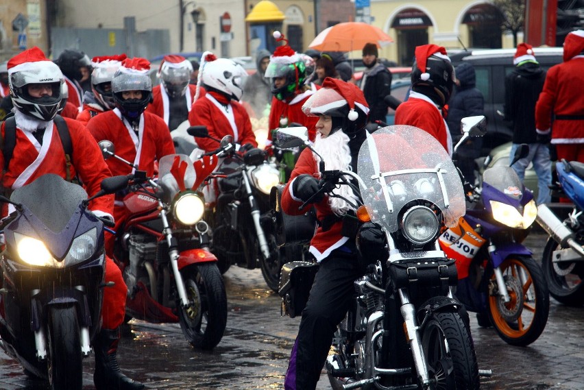 Mikołaje na motocyklach i z prezentami (ZDJĘCIA)