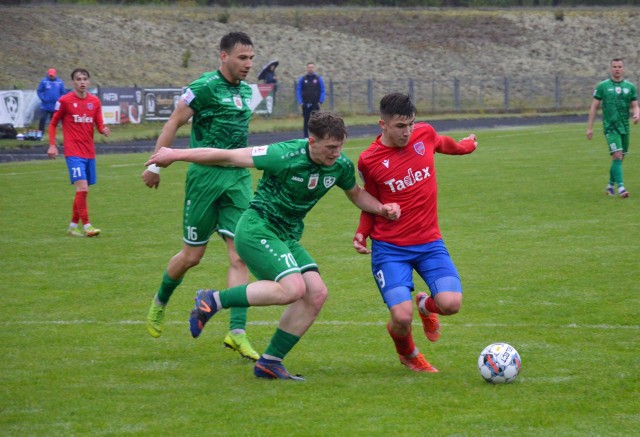 Piłkarze Cariny Gubin pokonali Raków II Częstochowa 1:0.