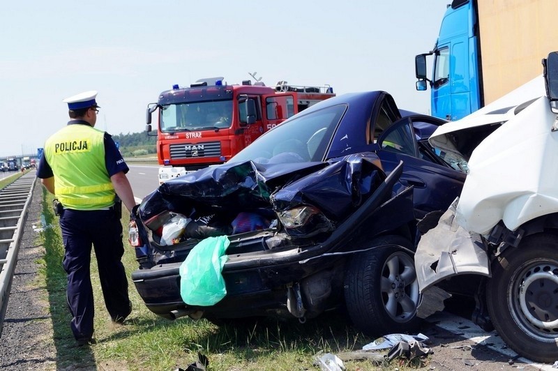 Lądek. Śmiertelny karambol na A2 (zdjęcia, wideo)