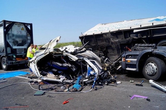 W poniedziałek 9 czerwca 2014 około godziny 12:50 oficer dyżurny Policji odebrał zgłoszenie o zderzeniu 6 pojazdów. Przed punktem poboru opłat w Lądku, jadąc w kierunku Poznania, zderzyły się 4 ciężarówki, bus i samochód osobowy.