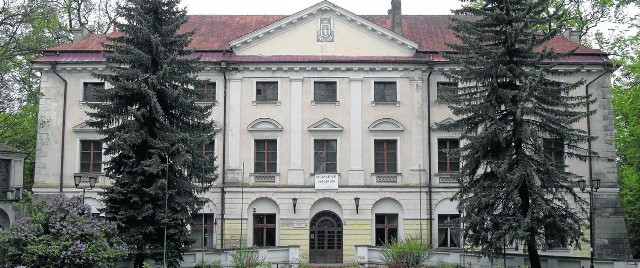 Pałac w Koniecpolu, będący wizytówką gminy, wrócił już do Potockich. To tylko jeden z przykładów upadku miasta