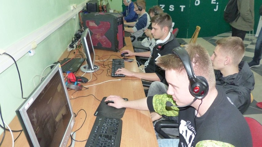 Turniej Counter Strike w skarżyskiej szkole. Komandosi kontra terroryści