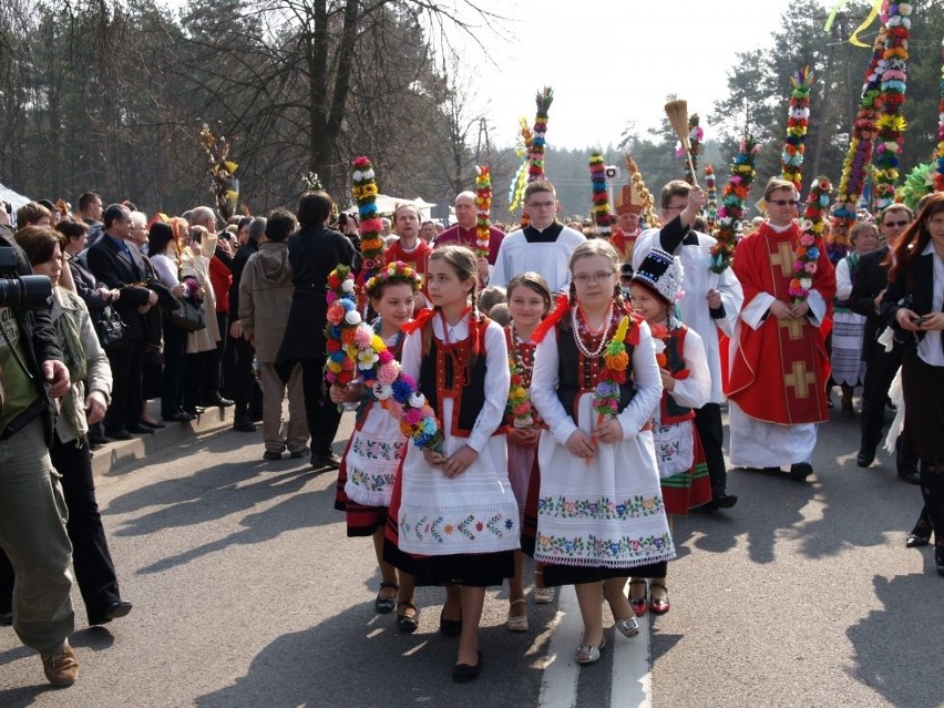 Palmy wielkanocne wykonuje się w inny sposób w zależności od...