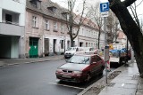 Dominikańska: Miał być parking, są blokady na koła