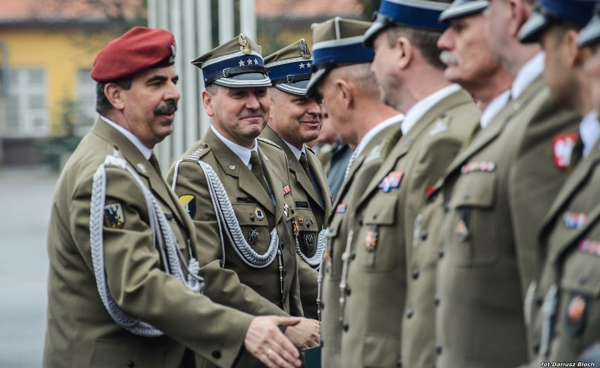 Ceremonia przekazania obowiązków odbyła się w obecności...