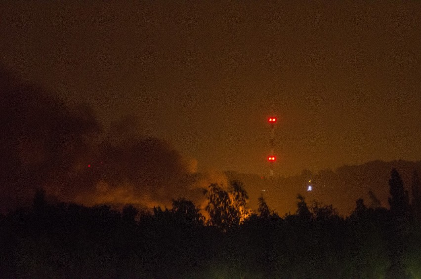 Bytom: Nocny pożar na składowisku odpadów BPK [ZDJĘCIA]