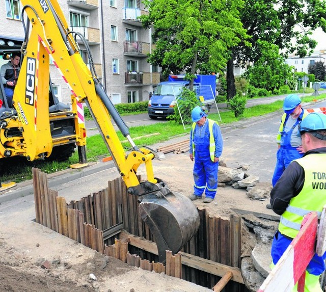 Od kilku dni trwa remont ulicy długiej, z powodu awarii kanalizacyjnej. Jak uprzedza prezes Wodociągów, ulica będzie zamknięta jeszcze kilka dni